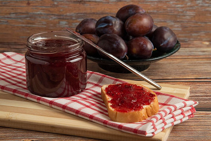 
                                    Рецепты заготовок из ягод и фруктов на зиму: 12 самых вкусных и популярных                                