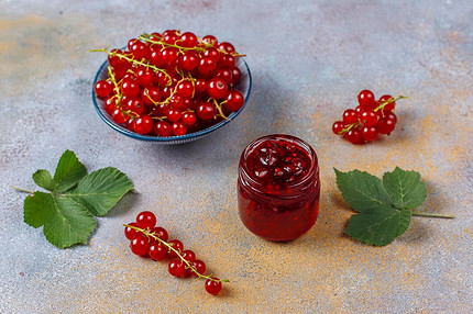 
                                    Рецепты заготовок из ягод и фруктов на зиму: 12 самых вкусных и популярных                                